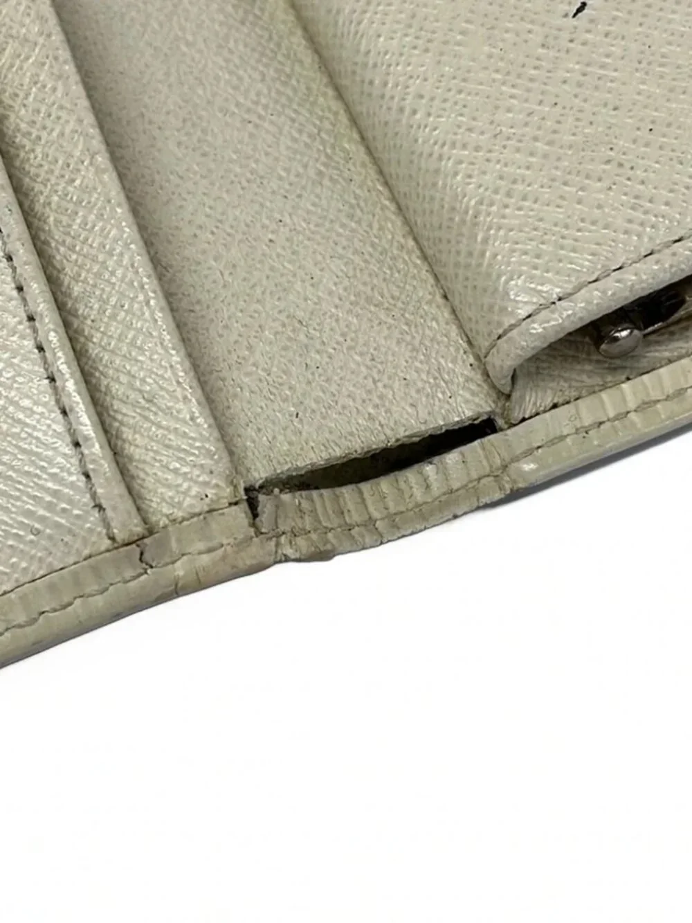 Louis Vuitton accessories	none note	